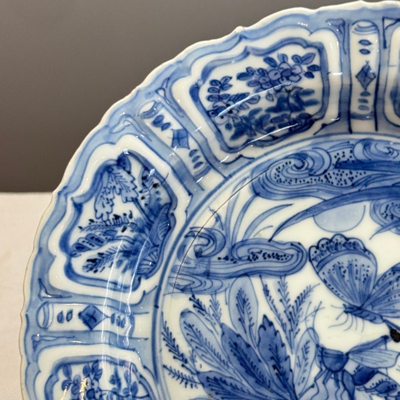 A Chinese blue and white 'Grasshopper and Butterfly' plate - 图5