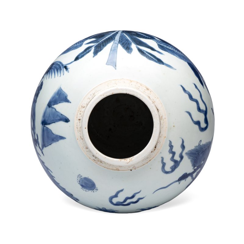 A Chinese blue and white 'Qilin, Phoenix and Magpie' jar - 图5