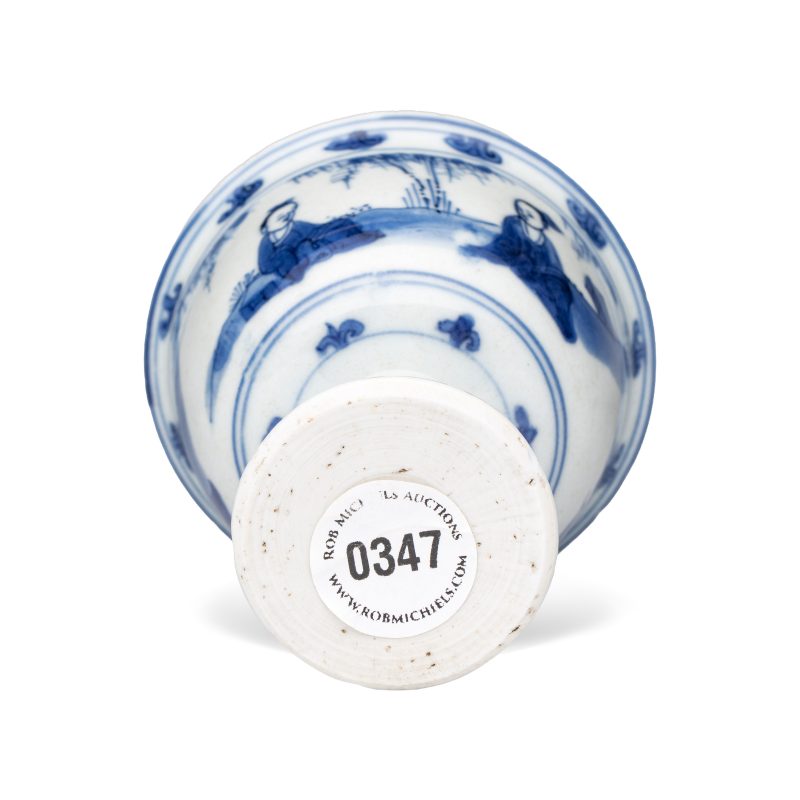 A Chinese blue and white 'Scholars' stem cup - 图7