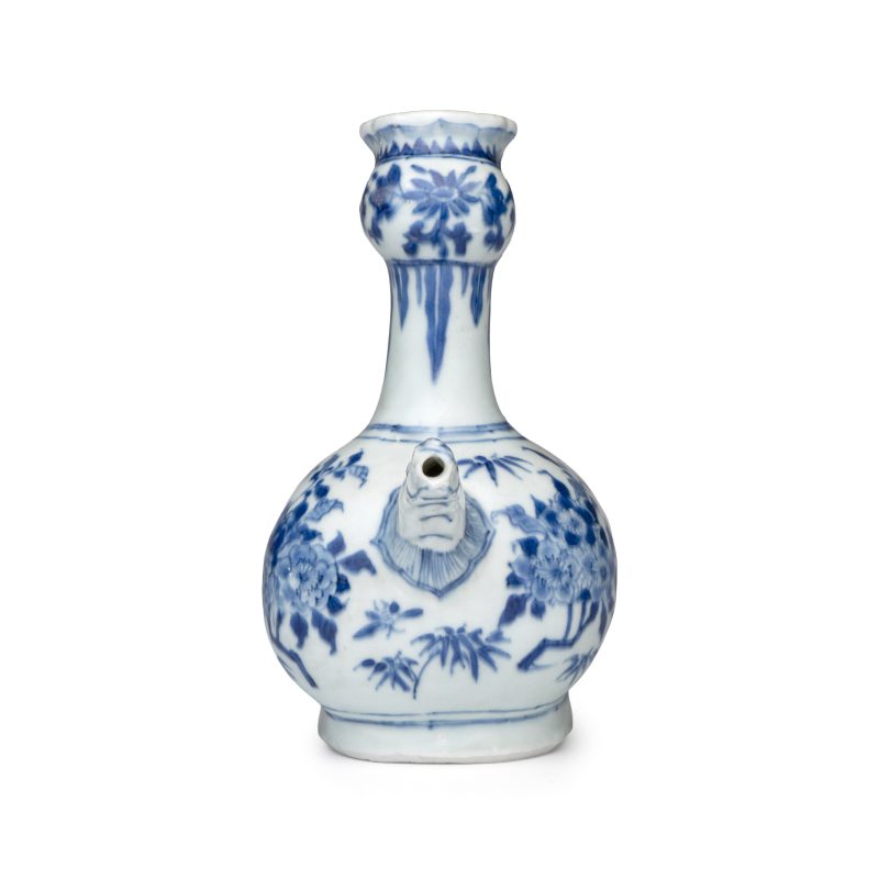A rare Chinese blue and white wall kendi with a zoomorphic spout, Hatcher Cargo - 图2