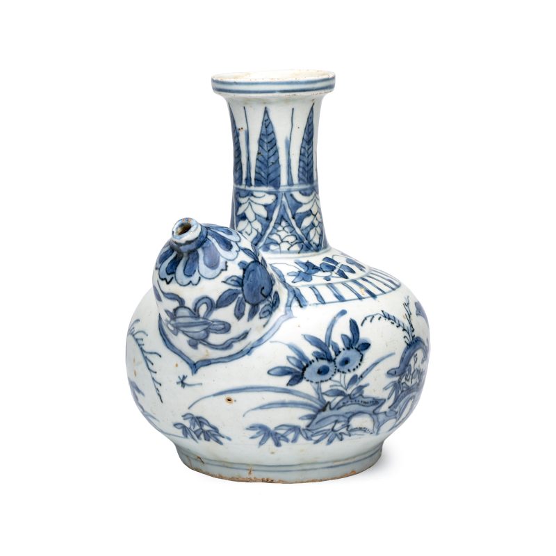 A Chinese blue and white 'Lizard and Birds' kendi