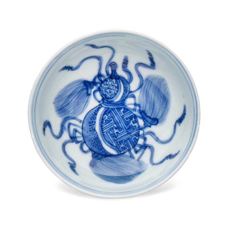 A very rare Chinese blue and white 'Double Gourd' shallow bowl - 图2