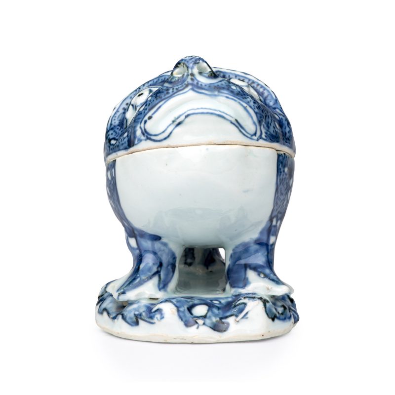 A rare Chinese blue and white ko-sometsuke 'Three-legged Toad' incense burner - 图5