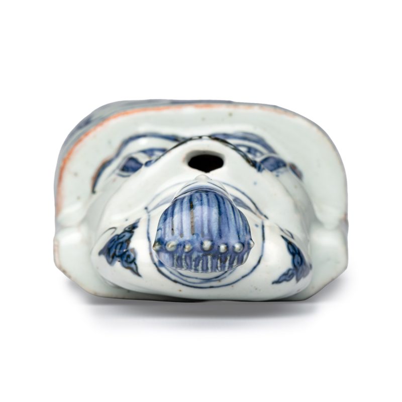 A Chinese blue and white figure of a Daoist deity - 图6