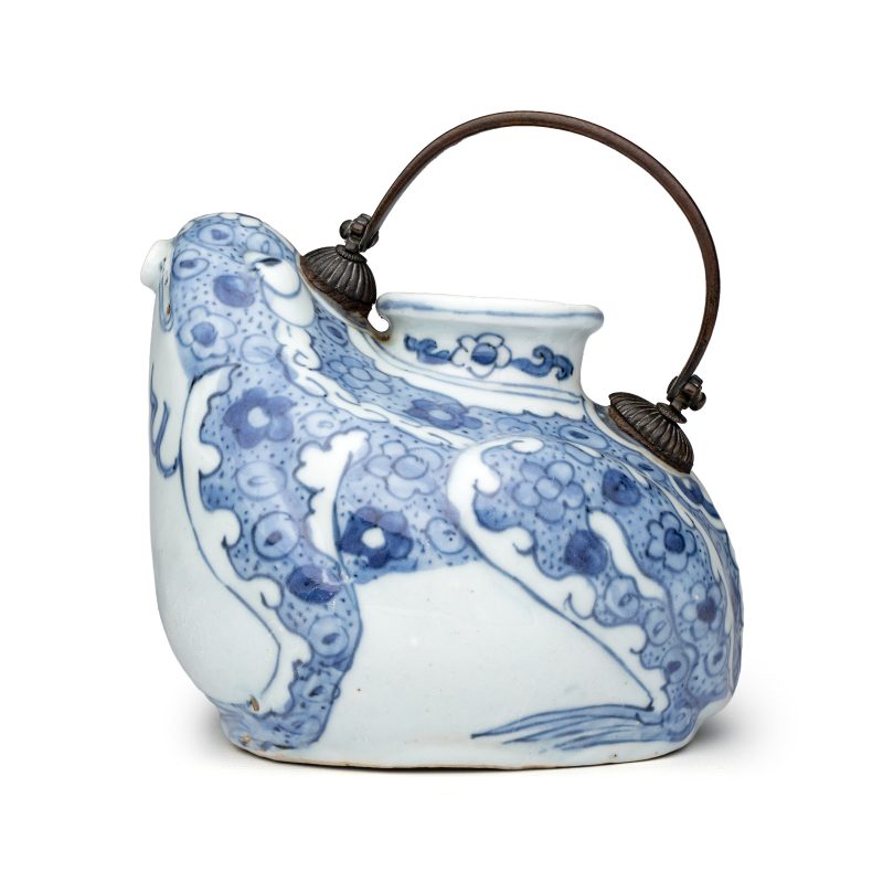 A Chinese blue and white 'Toad' ewer - 图2
