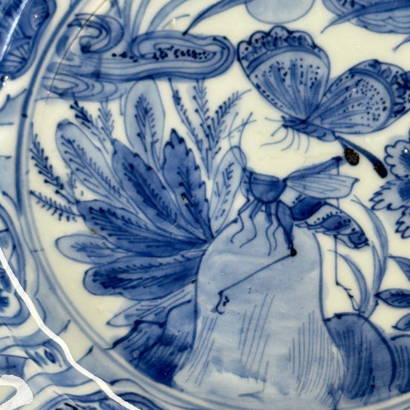 A Chinese blue and white 'Grasshopper and Butterfly' plate - 图10