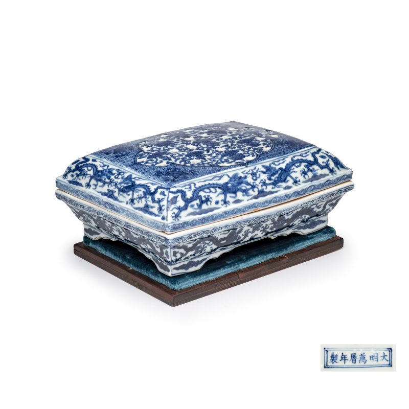 A Chinese blue and white openwork rectangular box and cover - 图1