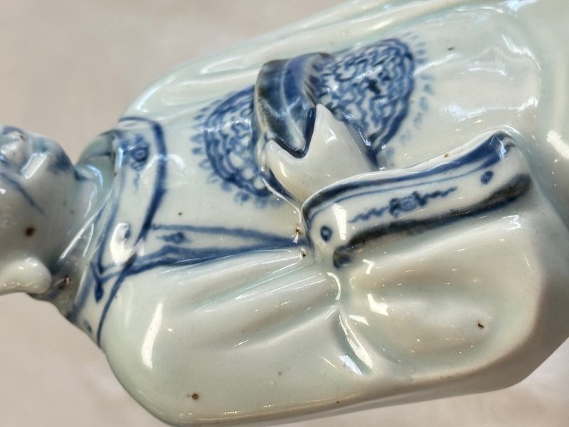 A Chinese blue and white seated figure of Wenchang - 图17