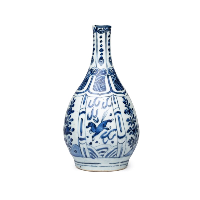 A pair of Chinese blue and white 'Flying Horses' pear-shaped bottle vases - 图13