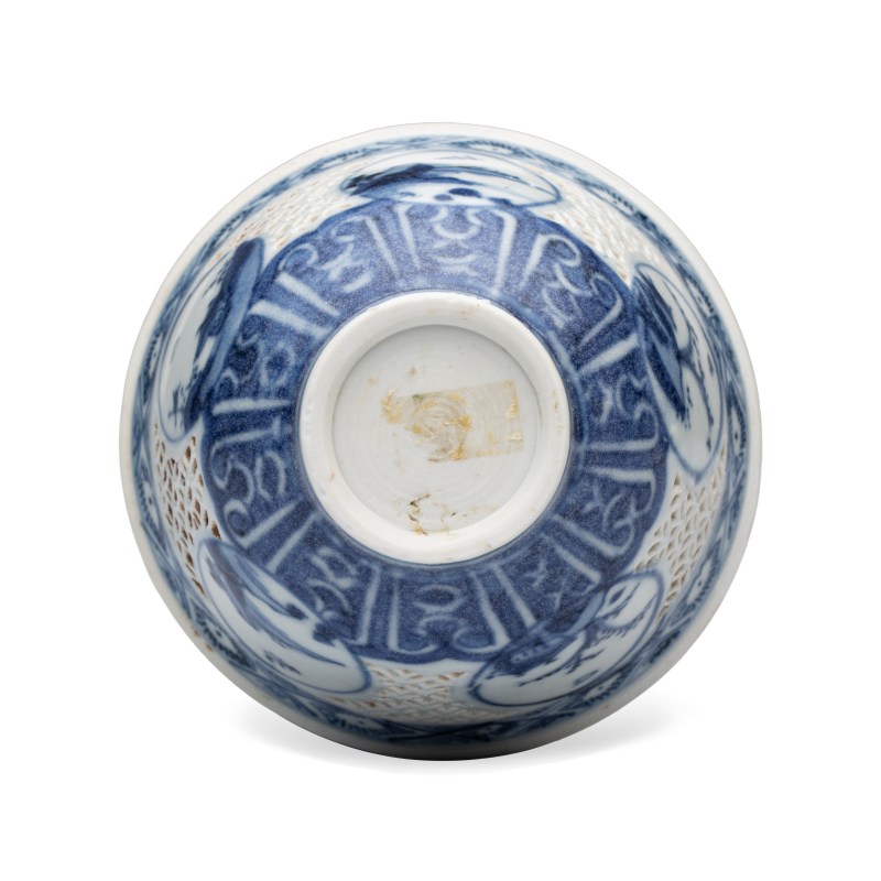 A Chinese blue and white reticulated 'Linglong' cup, Hatcher Cargo - 图7