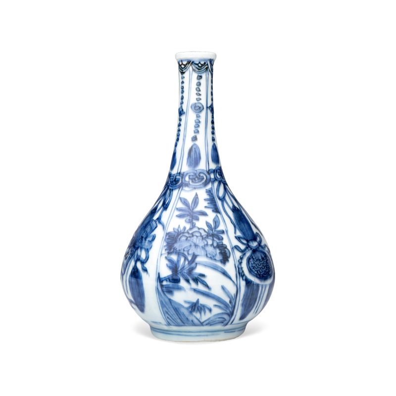 A Chinese blue and white 'Auspicious Emblems and Peonies' pear-shaped vase - 图4