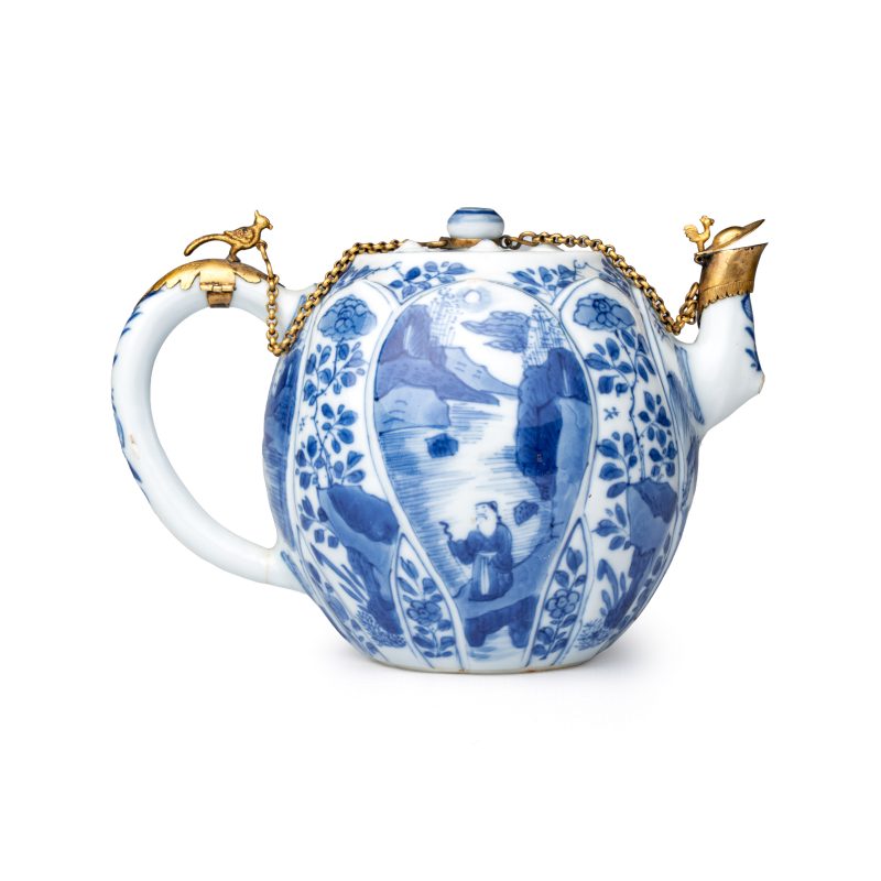 A pair of Chinese blue and white lotus-shaped teapots with mounts - 图10