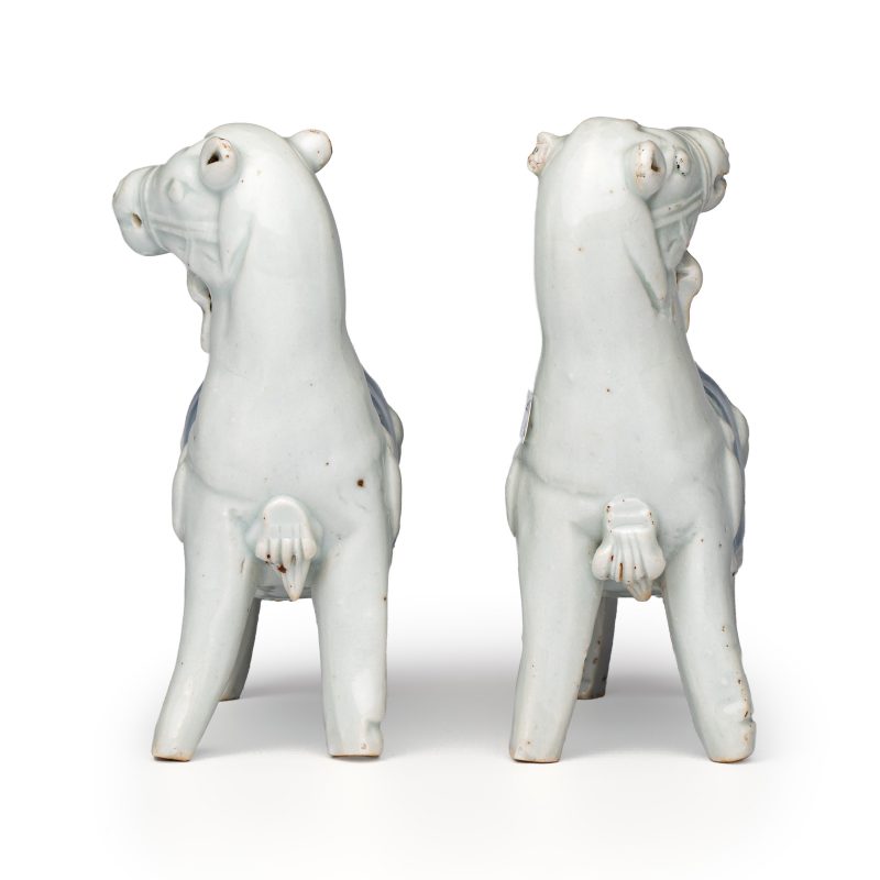 A pair of Chinese blue and white models of horses - 图3