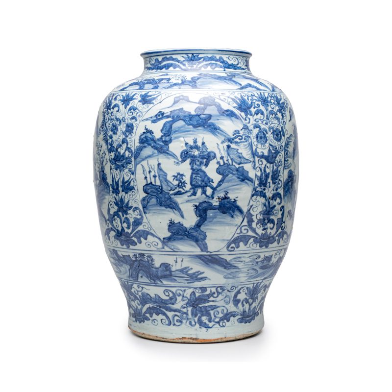 An exceptional pair of large Chinese blue and white 'Dignitaries and Warriors' vases - 图11