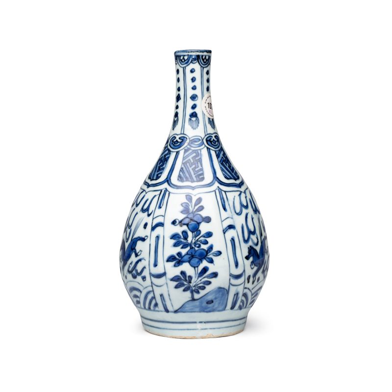 A pair of Chinese blue and white 'Flying Horses' pear-shaped bottle vases - 图14