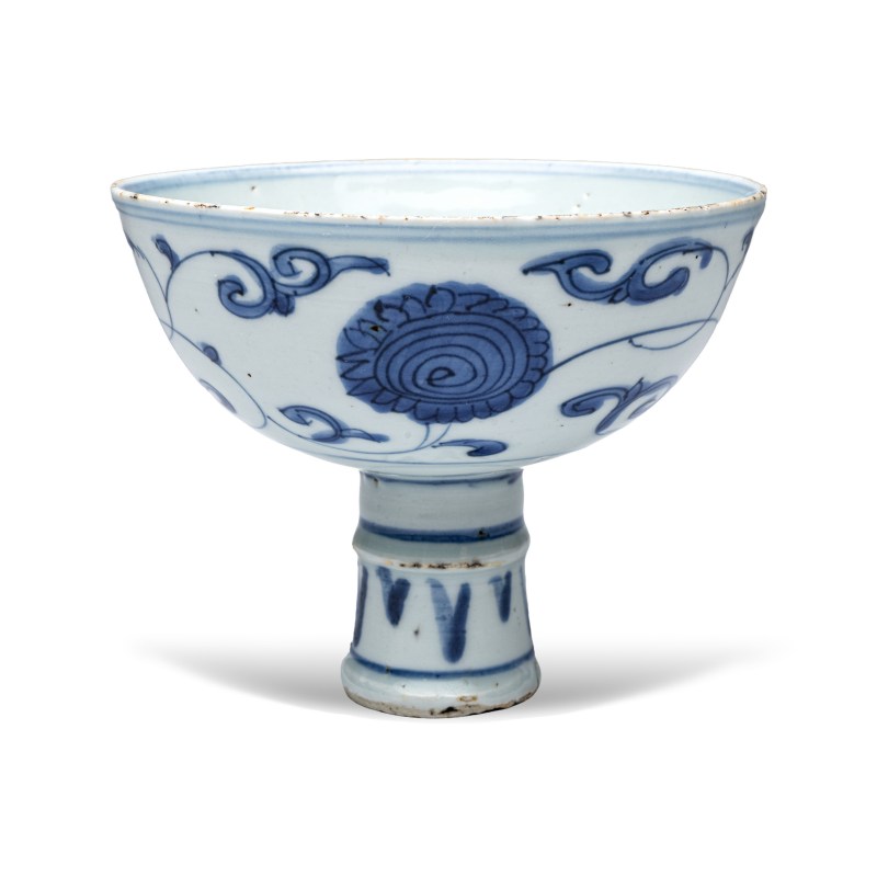 A Chinese blue and white 'Flower Scroll' stem cup - 图1