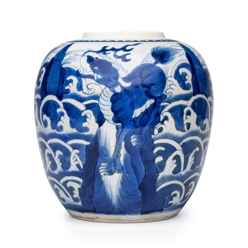 A pair of Chinese blue and white 'Mythical Beast' jars with later wooden covers and stands - 图7