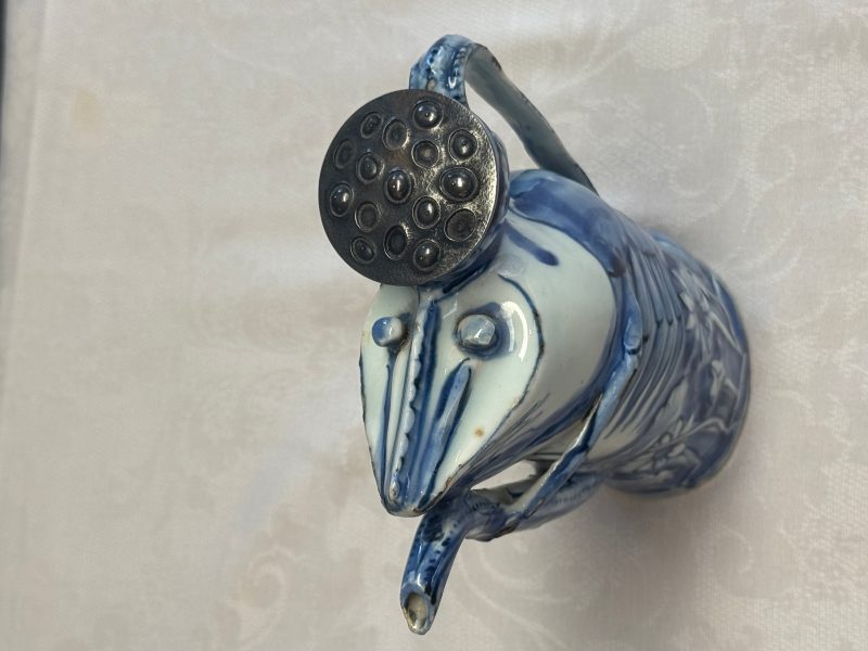 A rare Chinese blue and white 'Crayfish' ewer with silver cover - 图15