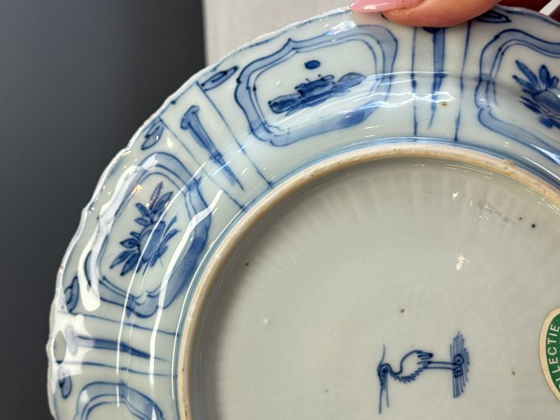 A rare Chinese blue and white 'Grasshopper' plate - 图20