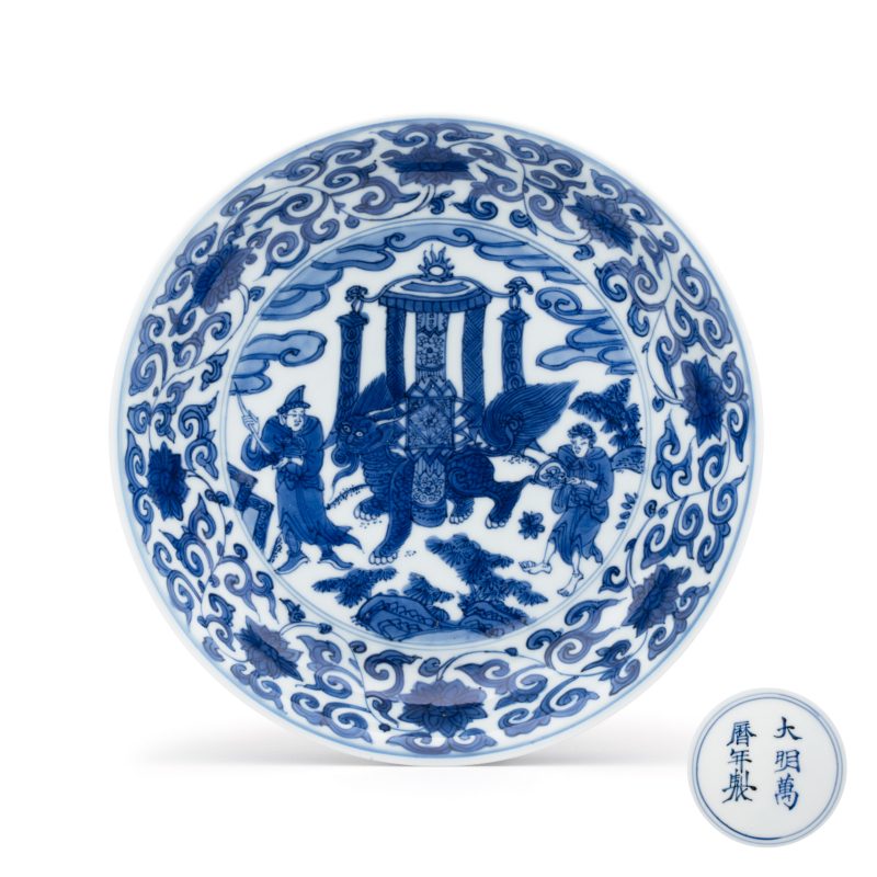 An extremely rare pair of Chinese blue and white 'Foreigners Presenting Treasures' plates - 图2
