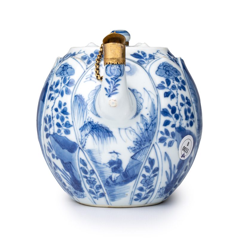 A pair of Chinese blue and white lotus-shaped teapots with mounts - 图11