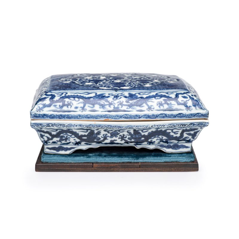 A Chinese blue and white openwork rectangular box and cover - 图2
