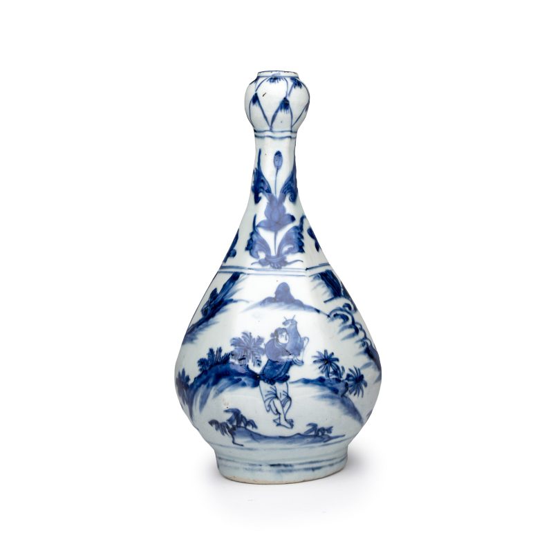 A Chinese blue and white garlic-mouth bottle vase - 图2
