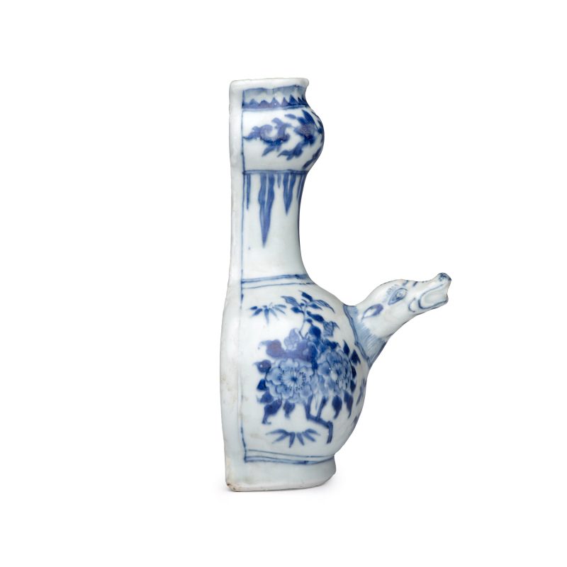 A rare Chinese blue and white wall kendi with a zoomorphic spout, Hatcher Cargo - 图5