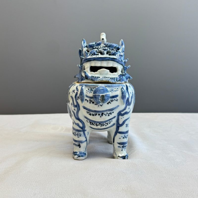 A Chinese blue and white 'Luduan' incense burner - 图14