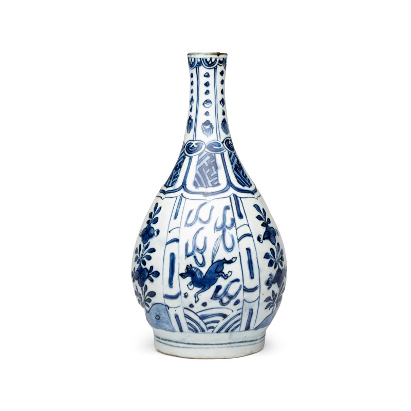A pair of Chinese blue and white 'Flying Horses' pear-shaped bottle vases - 图15