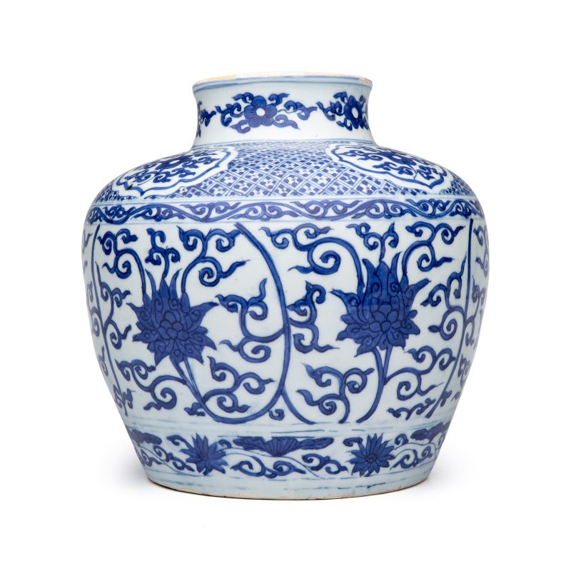 A Chinese blue and white 'Lotus Scroll' jar - 图2
