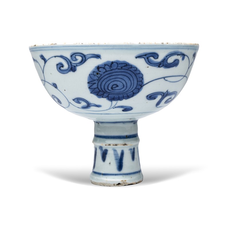 A Chinese blue and white 'Flower Scroll' stem cup - 图2