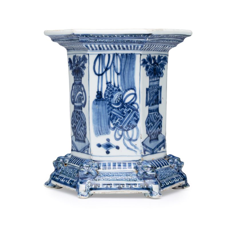 An extremely rare Chinese blue and white hexagonal salt - 图5