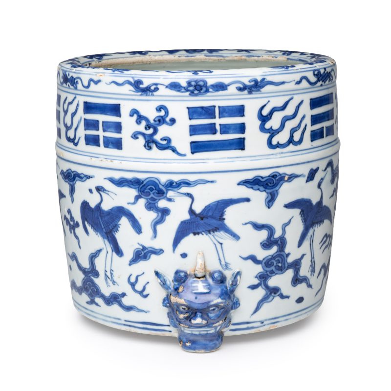 A Chinese blue and white 'Cranes' cylindrical tripod censer - 图1