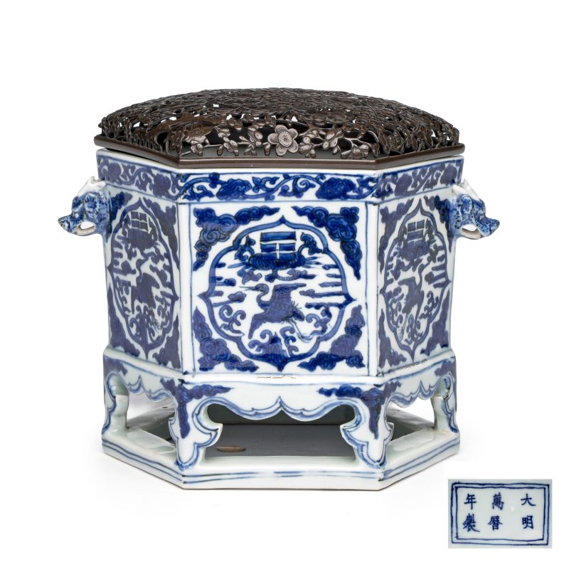 A Chinese blue and white hexagonal censer - 图1