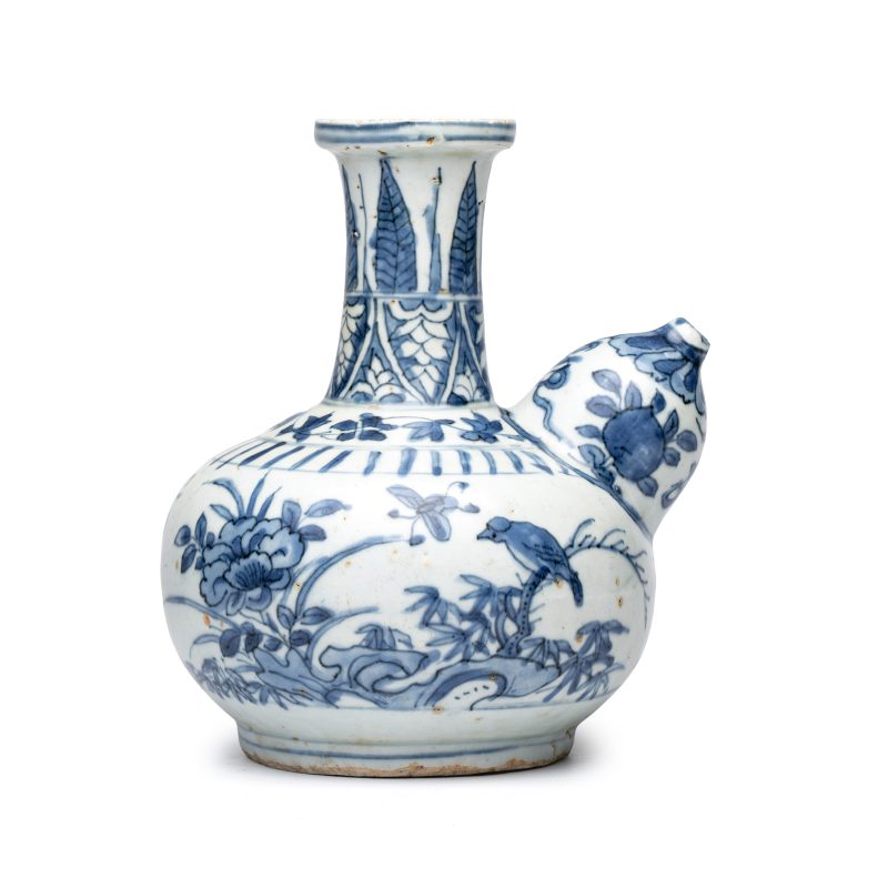 A Chinese blue and white 'Lizard and Birds' kendi - 图4