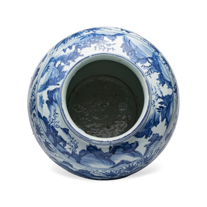 An exceptional pair of large Chinese blue and white 'Dignitaries and Warriors' vases - 图12