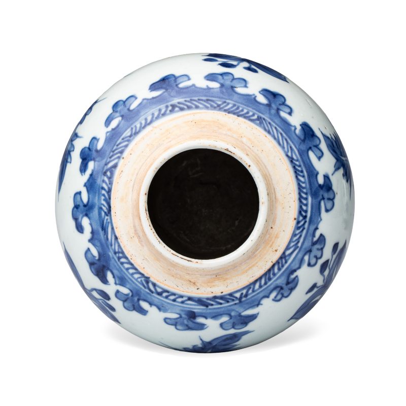 A pair of Chinese blue and white jars with floral design - 图6