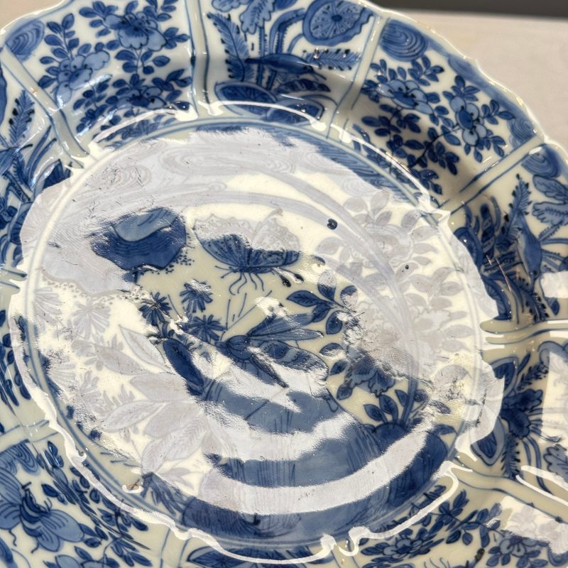 A Chinese blue and white 'Grasshopper and Butterfly' plate - 图8