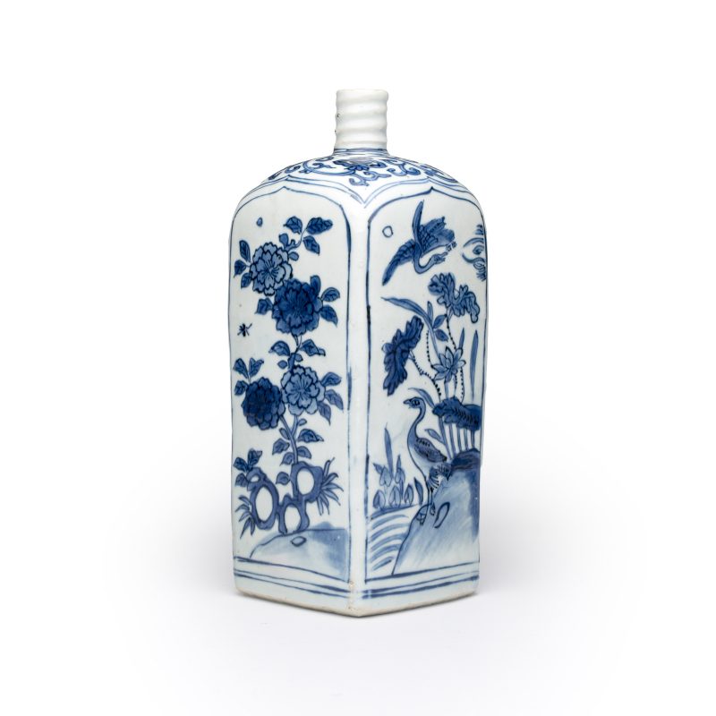 A Chinese blue and white 'Geese and Flowers' square flask - 图2
