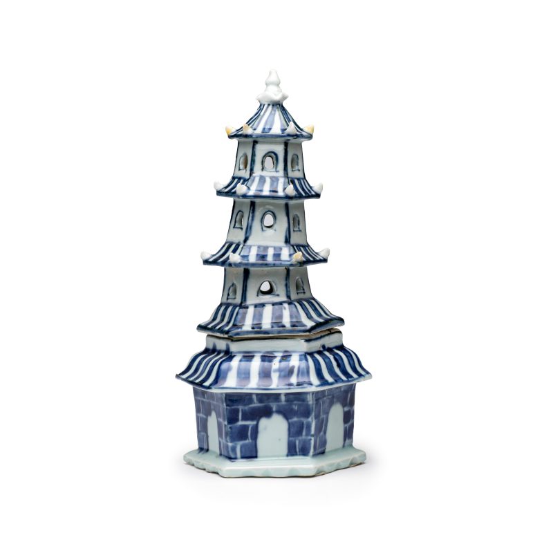 A very rare Chinese blue and white pagoda-shaped incense burner - 图4