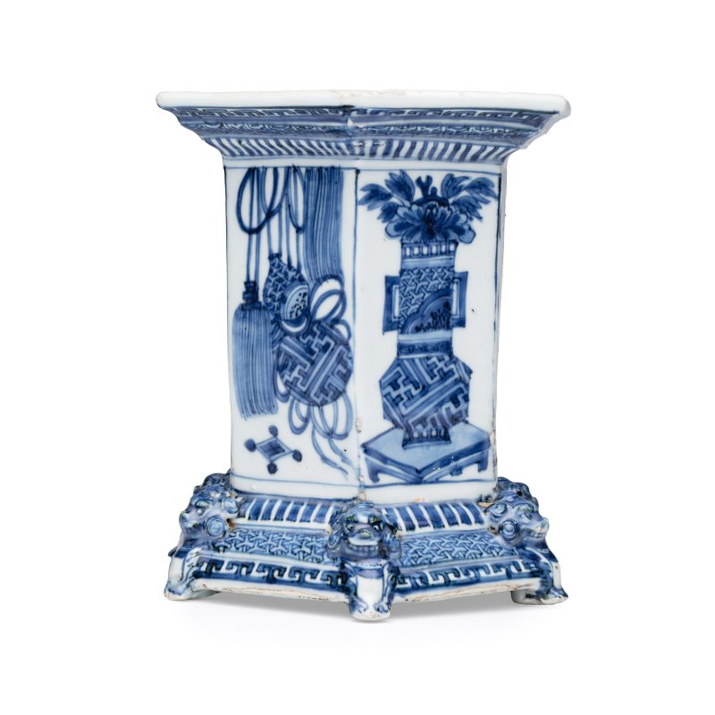 An extremely rare Chinese blue and white hexagonal salt - 图6