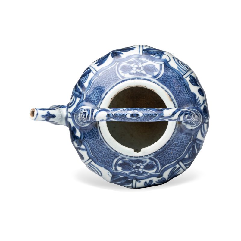 A Chinese blue and white wine pot and cover - 图8