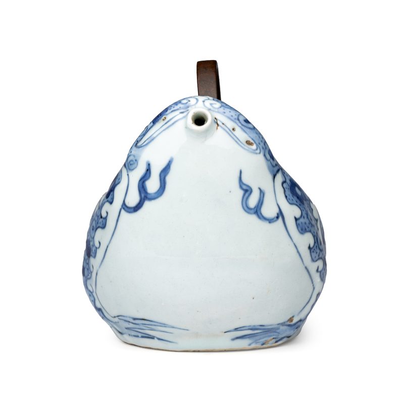 A Chinese blue and white 'Toad' ewer - 图5