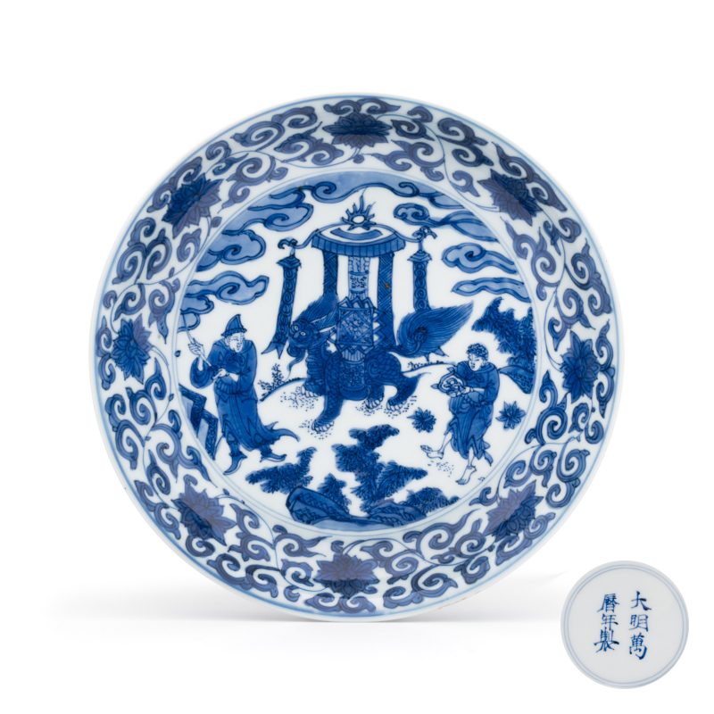An extremely rare pair of Chinese blue and white 'Foreigners Presenting Treasures' plates - 图4