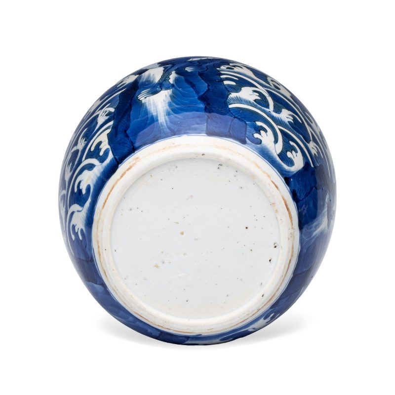 A pair of Chinese blue and white 'Mythical Beast' jars with later wooden covers and stands - 图9