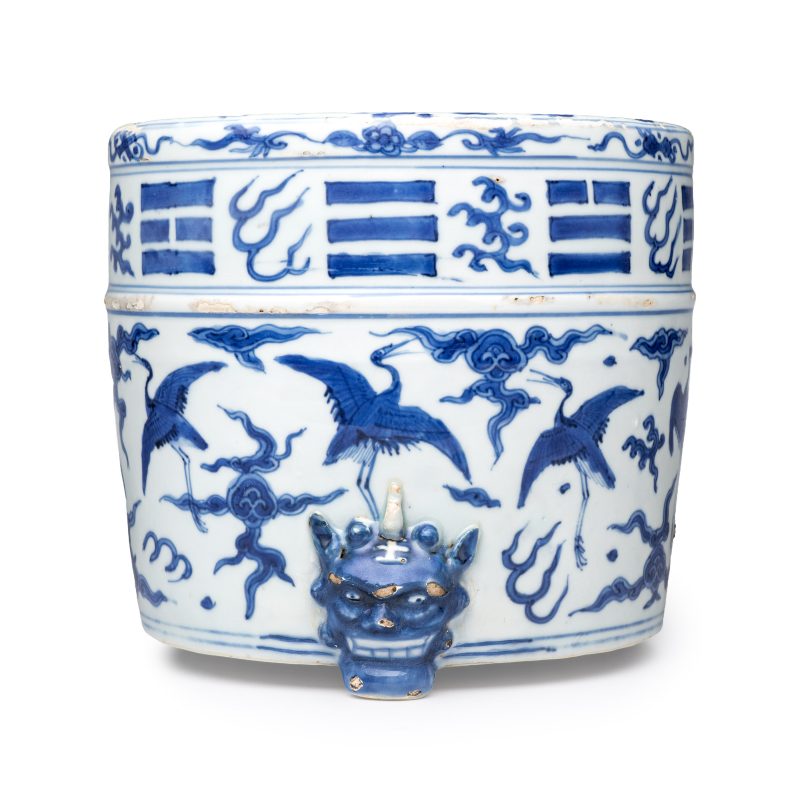 A Chinese blue and white 'Cranes' cylindrical tripod censer - 图2