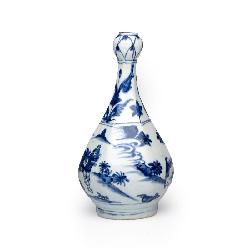 A Chinese blue and white garlic-mouth bottle vase - 图4