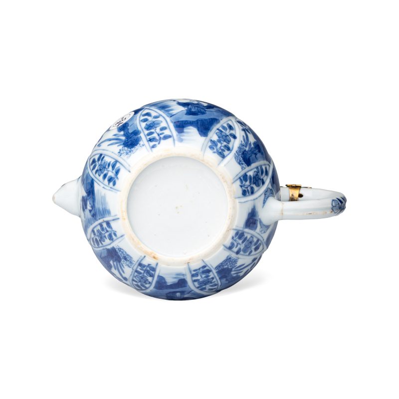 A pair of Chinese blue and white lotus-shaped teapots with mounts - 图13