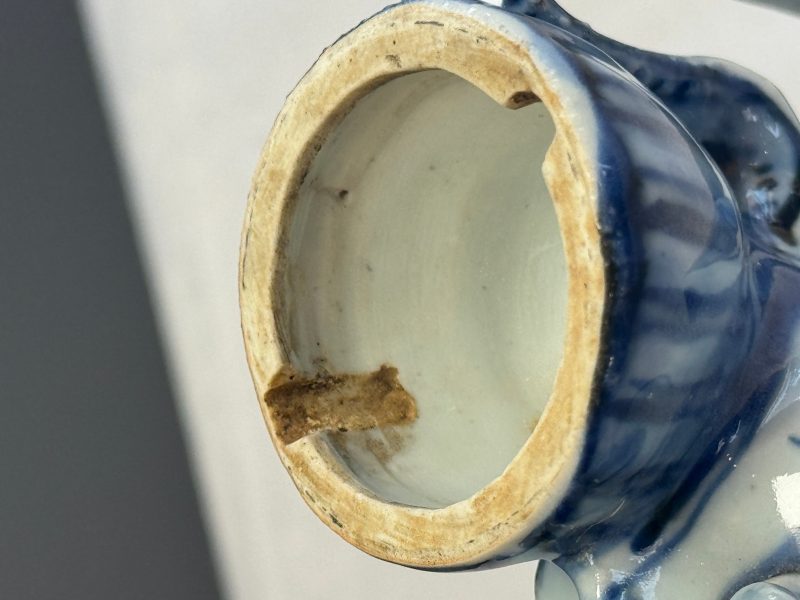 A rare Chinese blue and white 'Crayfish' ewer with silver cover - 图17
